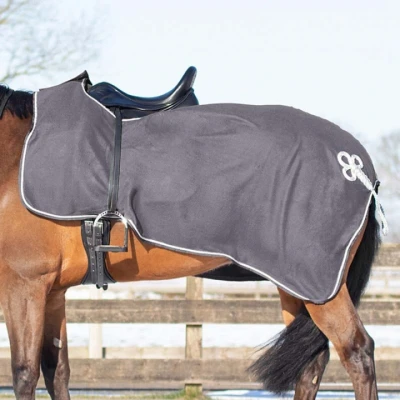 Abbildung von QHP Ausreitdecke Ornament Fleece Grau/Silber