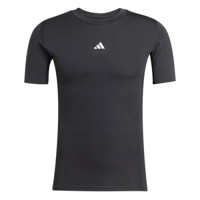 Abbildung von adidas Performance Techfit Short Sleeve Sport Tshirt, Herren, Größe: Small, Black