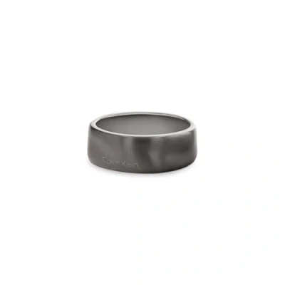 Abbildung von Calvin Klein ring für Herren Kollektion CK METALLIC WAVES mit GunMetal Ionenbeschichtung (IP) 35100036G