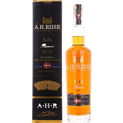Abbildung von A.H. Riise XO The Thin Blue Line Premium Spirituose auf Rumbasis Lieblicher Geschmack 700 ml 40% Vol.