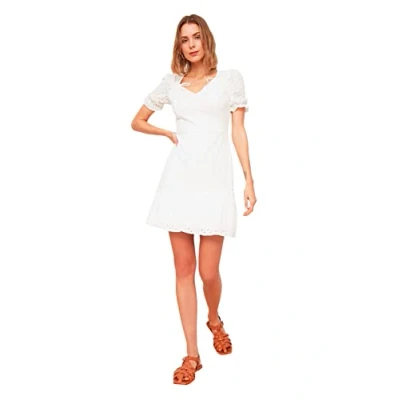 Abbildung von Trendyol Freizeitkleid, Damen, Größe: 36, White