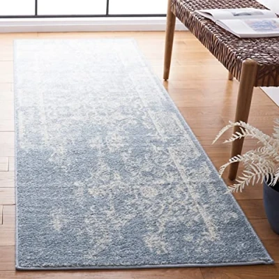 Abbildung von SAFAVIEH Distressed Teppich für Wohnzimmer, Esszimmer, Schlafzimmer Adirondack Collection, Kurzer Flor, Schiefer und Elfenbein, 76 X 244 cm
