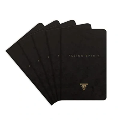 Abbildung von Clairefontaine 102506C Packung mit 5 Hefte Flying Spirit, liniert, 11x17 cm, 48 Blatt, Schwarz Motiven sortiert, 1 Pack