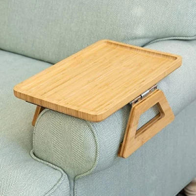 Abbildung von Shamrock Home Sofa Tablett Armlehne Beistelltisch aus Bambus Holz Tisch für Couch Armlehne, Clip On Sofatisch faltbar I Armtablett Fernbedienung, Getränke