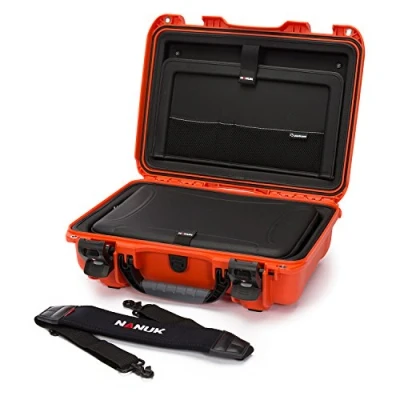 Abbildung von Nanuk 923 Wasserdichter Hartschalenkoffer mit Laptop Kit, Riemen (TSA Verschlüsse) Orange