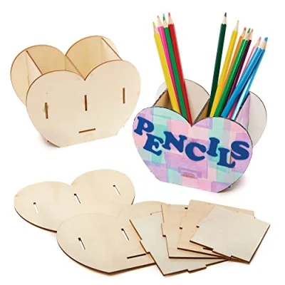 Abbildung von Baker Ross FX498 Holzstifte mit Herz 3er Pack, Holzbastelsets zum Valentinstag für Kinder