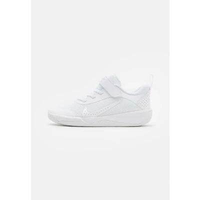 Abbildung von Nike Performance OMNI Multi Court Sneaker low für Kinder, Größe: 31, White/white pure platinum Schuhe