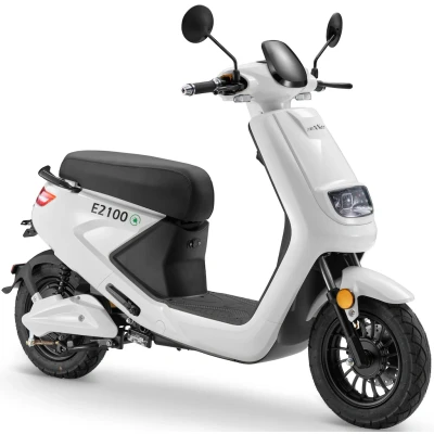 Abbildung von Luxxon E Motorroller &quot;E2100&quot;, bis zu 50 km Reichweite, mit USB Anschluss