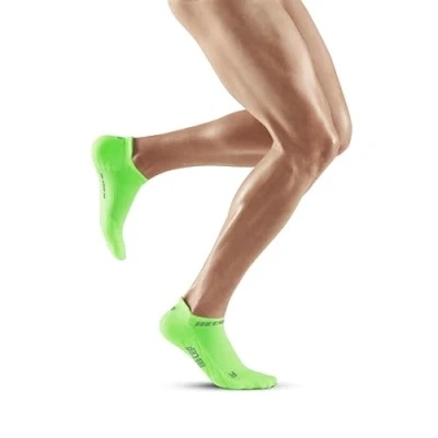Abbildung von CEP THE RUN COMPRESSION SOCKS LOW CUT für Herren Kurze Laufsocken mit Kompression in grün Regenerierende Kompressionssocken Männer Gr. IV L