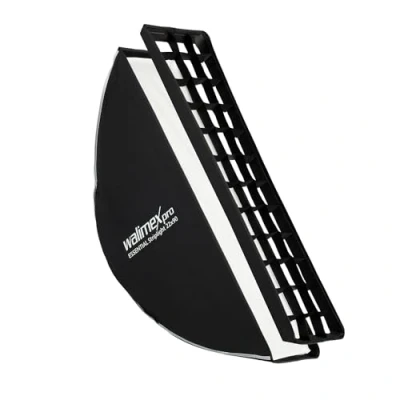 Abbildung von Walimex pro Essential Striplight Softbox 22x90cm, um 360 drehbar, einfacher Aufbau, inkl. Grid, Bowens Adapter und Transporttasche, ideal für Produkt Peoplefotografie
