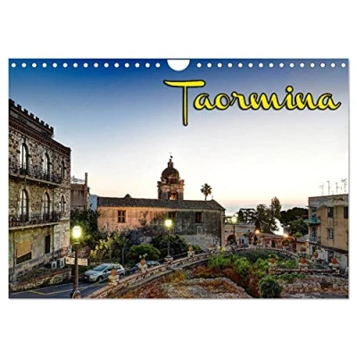 Abbildung von Taormina zur blauen Stunde (Wandkalender 2025 DIN A4 quer), CALVENDO Monatskalender