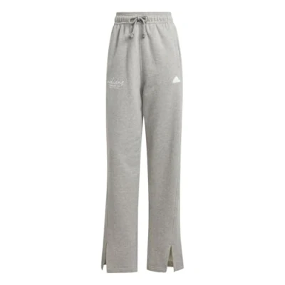 Abbildung von adidas Damen Signature Graphic Embroidery French Terry Straight Leg Pant Pants