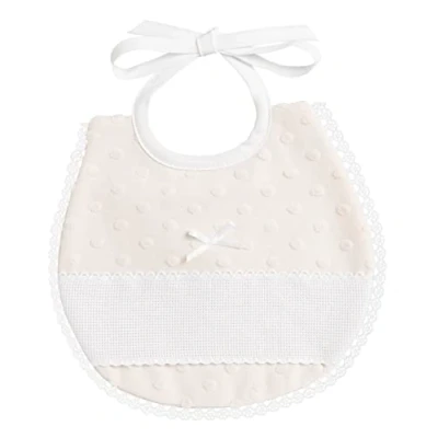 Abbildung von Filet Lätzchen oval aus weichem Stoff mit 3D Effekt Aida Einsatz zum Sticken, Spitze eingefasst, Verschluss Laschen, ideal für Babys, hergestellt in Italien, Farbe Beige