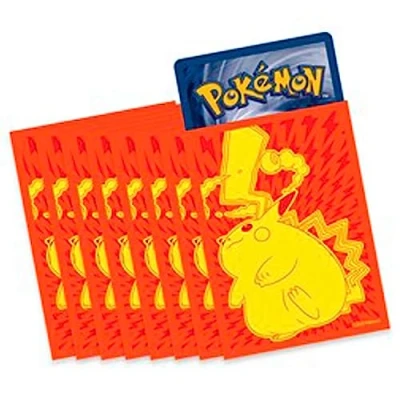 Abbildung von Elite Trainer Box Hüllen für Pokémon [65 Hüllen], Zeige deine Karten mit den Promotionshüllen der ETB Boxen, von (Gigantamax Pikachu)