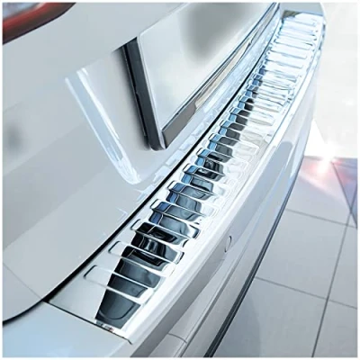 Abbildung von teileplus24 L636 Ladekantenschutz V2A Edelstahl kompatibel mit VW Golf 7 Variant 2017 2021 Abkantung, Farbe:Silber glänzend