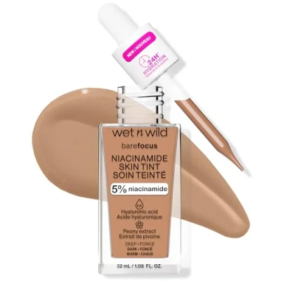 Abbildung von Wet n Wild Bare Focus Niacinamide Skin Tint, Leichte Foundation mit Aufbaubarer Formel, Angereichert Hyaluronsäure und Vitamin E für einen Strahlenden Look, Deep