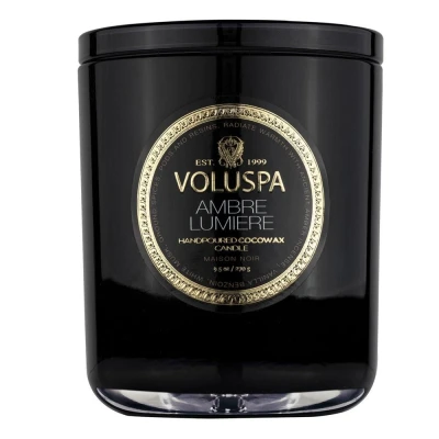 Abbildung von Voluspa Duftkerze Maison Noir Ambre Lumiere Scented Candle
