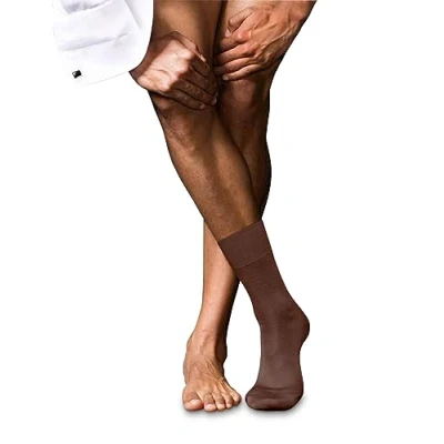 Abbildung von FALKE Herren No. 6 Socken atmungsaktive klimaregulierende geruchshemmende Wolle Seide hochwertig elegant verstärkte Herrensocken flache Naht druckfreie Fußspitze fein einfarbig Business 1 Paar