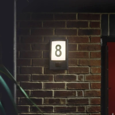 Abbildung von Ledvance ENDURA STYLE ENTRANCE Außenbeleuchtung, 13W, 900lm, Eingangsleuchte, dunkelgrau, Bewegungsmelder, Tageslichtsensor, IP44 Schutzklasse, 3.000K Farbtemperatur, warmweiße Lichtfarbe