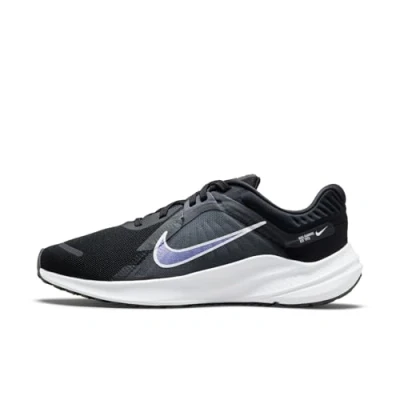 Abbildung von Nike Performance Quest 5 Laufschuh Neutral, Damen, Größe: 37.5, Black/white/iron grey/dark smoke grey Schuhe