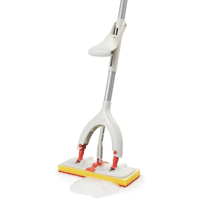 Abbildung von OXO Good Grips Bodenwischer Set &quot;Butterfly&quot;, mit breitem, saugfähigen Schwamm