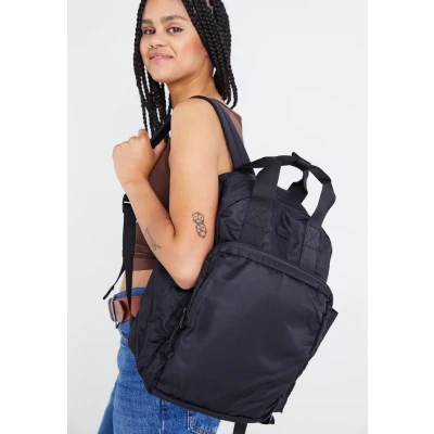 Abbildung von Levi&#039;s Womens PACK Round Tagesrucksack, Damen, Größe: One Size, Regular black