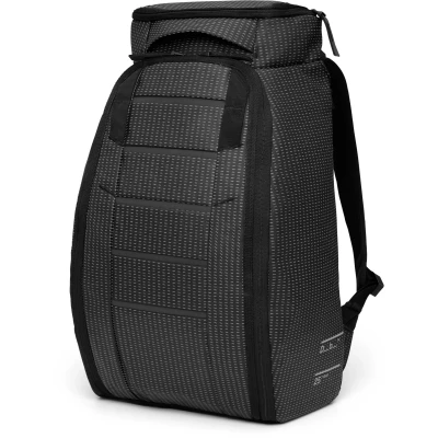 Abbildung von Db Journey Hugger Backpack in der Farbe Reflective Black,Größe: 50,5x 30x 22,5 cm, 25L, 1000175009701