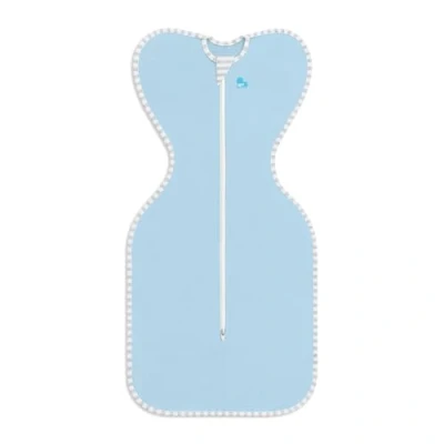 Abbildung von Love To Dream Pucksack Lite, Baby Erstausstattung Neugeboren 2,2 3,8kg, ideal für warme Temperaturen 24 27C, Arme hoch Position, zweiweg Reißverschluss einfaches Windelwechseln, Schlafsack, Blau