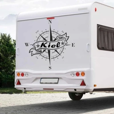 Abbildung von Rakelfix Kompass Kiel Aufkleber Ostsee Sticker Auto Camper Wohnmobil Caravan Autoaufkleber Wohnwagen Ostseebad