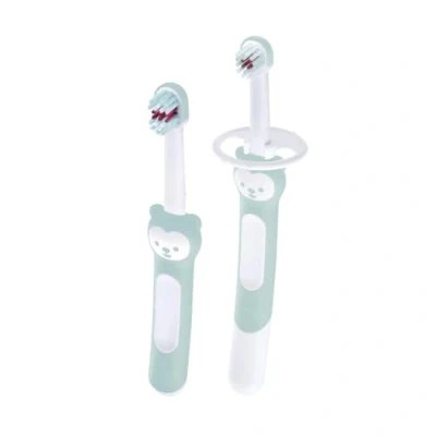 Abbildung von MAM Learn to Brush Set, Baby Zahnbürste mit langem Griff zum gemeinsamen Halten, Kinderzahnbürste trainiert das Zähneputzen, ab 5+ Monate, türkis, 1 Stück (1er Pack)