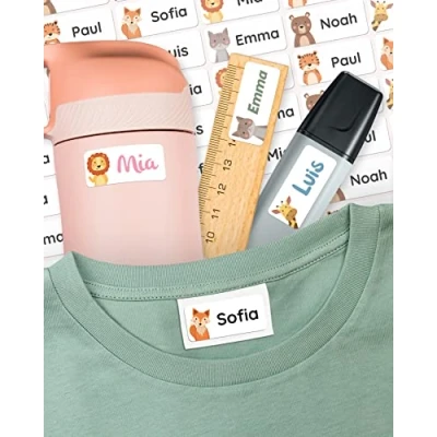Abbildung von melu kids® Namensaufkleber für Kinder Kleidung &amp; Gegenstände (180 Stück) Kita/Schule Namensschilder waschmaschinenfest und personalisiert (weiß)