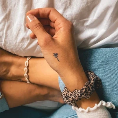 Abbildung von Inkster Tattoo kleine Palme vegane &amp; wasserfeste Temporäre Tattoos für Erwachsene EU Kosmetikzertifizierte Farbe revolutionäres 2 Wochen Premium Klebetattoos Fake