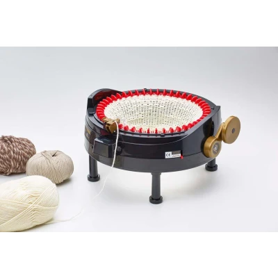 Abbildung von Addi Express Kingsize 46 Nadeln Strickmaschine, Kunststoff, Schwarz/Rot/Gold, 26 x 15.5 25.5 cm