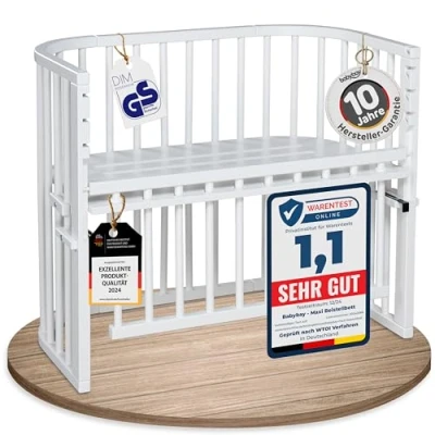 Abbildung von babybay Maxi Comfort Plus Beistellbett &amp; Stubenwagen aus massivem Buchenholz/Zustellbett mit Verschlussgitter/stufenlos verstellbar umweltfreundlich/mitwachsendes Babybett (weiß lackiert)
