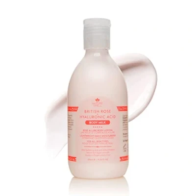 Abbildung von Nature Spell British Rose + Hyaluronsäure Body Milk Allure Lotion 276ml Sofortige Hydration Für alle Hauttypen geeignet 100% Vegan Hergestellt in Großbritannien
