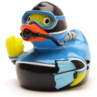 Abbildung von Badeente Taucher I Quietscheentchen Tauchsport L: 8 cm Ink. Gummienten Schlüsselanhänger im Set Spielzeug für Babies und Kinder Badespielzeug die Badewanne Geschenk