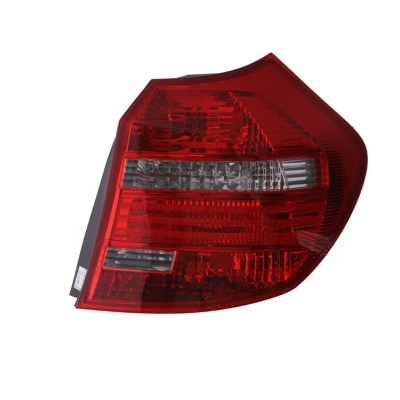 Abbildung von TYC 11 11907 01 2 Rückleuchte rechts Rot ohne Lampenträger BMW: 1 Schrägheck