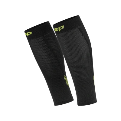 Abbildung von CEP Wadenbandage mit Kompression für Herren, Core 5.0 Calf Sleeves, Größe III/M / 32 38cm Wadenumfang, schwarz/lime