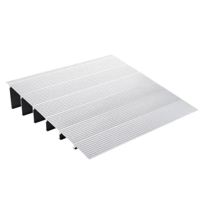 Abbildung von VEVOR Türschwellenrampe 69 x 86,4 15,2 cm Rollstuhlrampe 362,8 kg Tragfähigkeit Auffahrrampe aus Aluminiumlegierung Bordsteinrampe modulares Design Schwellenrampe rutschfest Aluminiumrampe Rampe