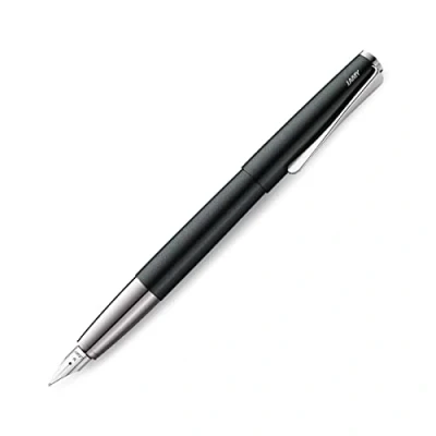 Abbildung von Lamy studio Füllhalter 069 Füller aus Edelstahl in schwarz grünem Lack Finish mit einem polierten Edelstahlgriffstück silberne Stahlfeder poliert Federstärke M, 1 stück (1er Pack)