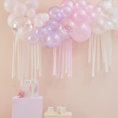 Abbildung von Ballongirlandenset Pastell, Perlmutt und Elfenbein mit Luftschlangen pro Einheit