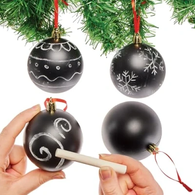 Abbildung von Baker Ross FX732 Kreidekugeln Schachtel mit 4 Stück, DIY Weihnachtskugeln und Baumschmuck