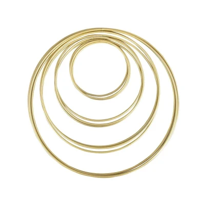 Abbildung von Rayher 25211616 Metallringe, 12 Stück, 4 Größen sortiert, gold beschichtet, Stärke ca. 3 mm, Drahtringe zum Basteln, für Wickeltechnik, Traumfänger, Floristik, Hochzeitskranz, Hoops, 10 bis 25cm