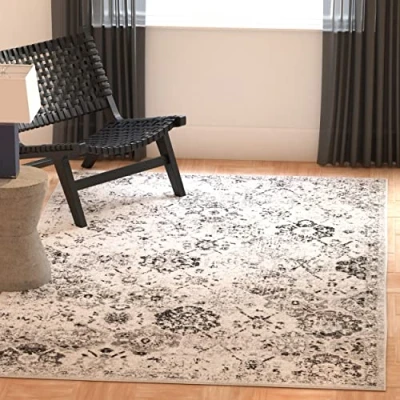 Abbildung von SAFAVIEH Distressed Teppich für Wohnzimmer, Esszimmer, Schlafzimmer Madison Collection, Kurzer Flor, Silber und Grau, 91 X 152 cm