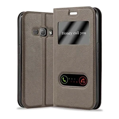 Abbildung von Cadorabo Hülle kompatibel mit Samsung Galaxy J1 2015 Sichtfenster aus Kunst Leder Flip Klappbare Magnetische [Standfunktion] [Kartenfächern] Cover für Tasche in Braun