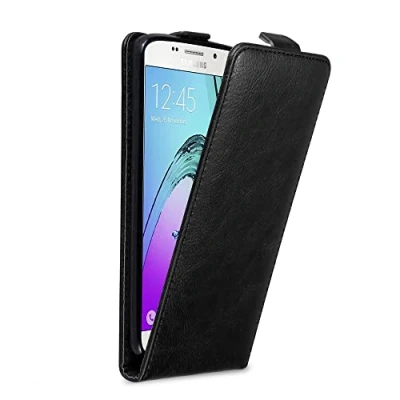 Abbildung von Cadorabo Hülle kompatibel mit Samsung Galaxy A5 2016 Flip Design aus Premium Kunst Leder Klappbare Stoßfeste Magnetische Cover für Tasche in Schwarz