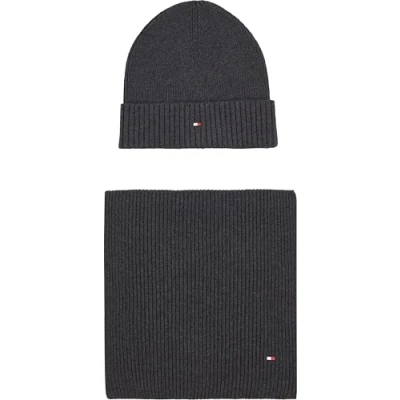 Abbildung von Tommy Hilfiger Strickmütze &quot;FLAG PIMA COTTON BEANIE &amp; SCARF&quot;, (Set, Mütze Schal), mit Logostickerei
