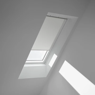 Abbildung von VELUX Verdunklungsrollo &quot;DKL MK08 1025SWL&quot;, verdunkelnd, Verdunkelung, ohne Bohren, in Führungsschienen, weiße Führungsschienen &amp; Griffleiste
