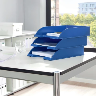 Abbildung von Leitz Briefkorb Standard A4, 5er Pack, Briefablage in Premium Qualität, Stapelbare Ablagefächer als Schreibtisch Organizer, Kombinierbar mit Plus Serie, Blau, 52270035