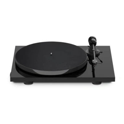 Abbildung von Pro Ject E1 BT, Plug &amp; Play Einsteiger Plattenspieler mit MM Tonabnehmersystem, BT Sender, schaltbarer Phono Vorstufe und elektronischer Geschwindigkeitsänderung (OM5e, Schwarz)